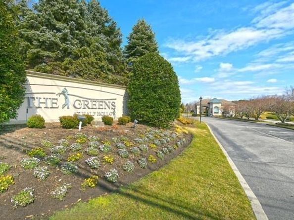 1082 Savoy Drive, Melville NY 11747