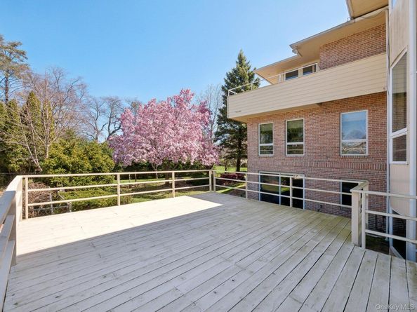 110A Windsor Gate, Great Neck NY 11020
