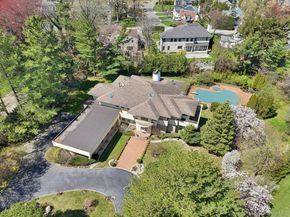 110A Windsor Gate, Great Neck NY 11020