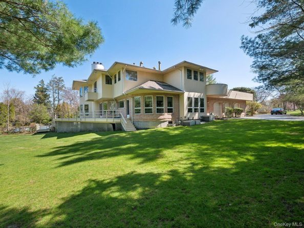 110A Windsor Gate, Great Neck NY 11020