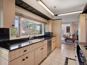 110A Windsor Gate, Great Neck NY 11020