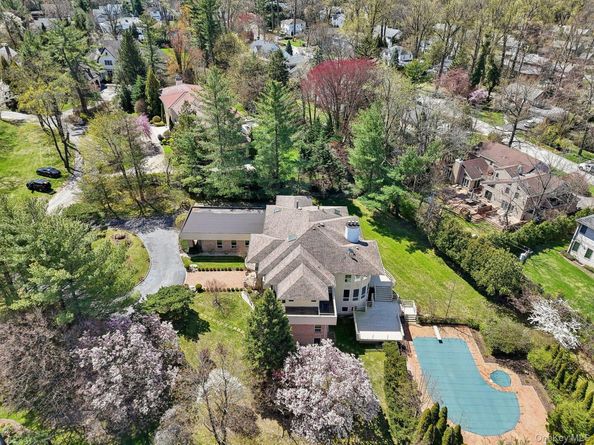 110A Windsor Gate, Great Neck NY 11020