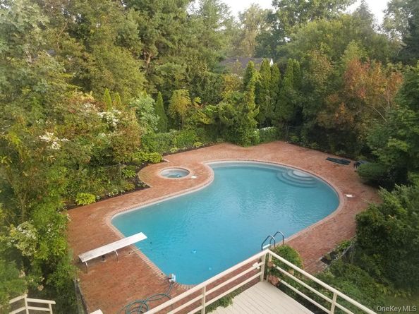 110A Windsor Gate, Great Neck NY 11020