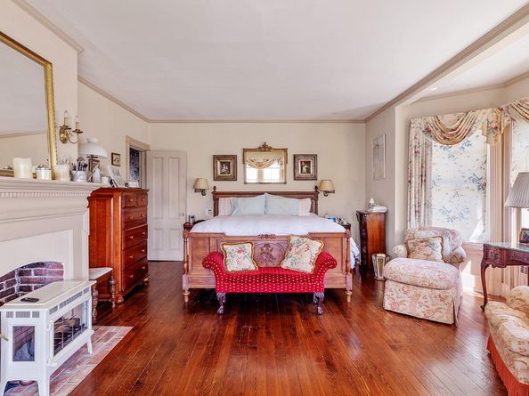 35 S Penataquit Avenue, Bay Shore NY 11706