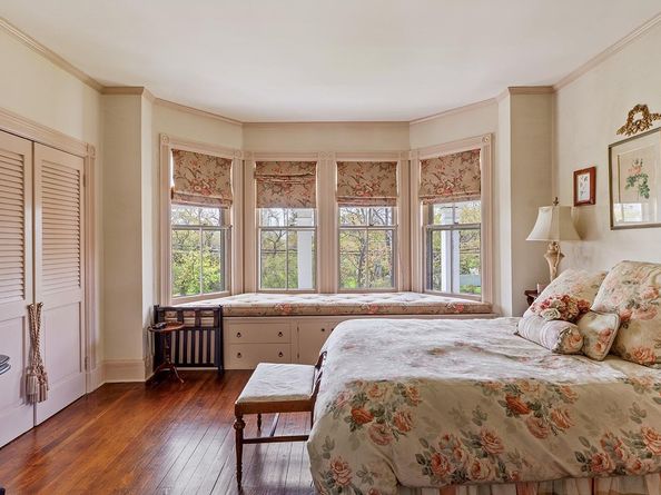 35 S Penataquit Avenue, Bay Shore NY 11706