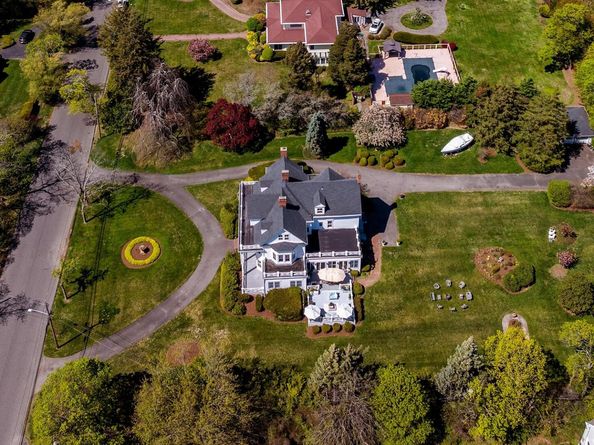 35 S Penataquit Avenue, Bay Shore NY 11706