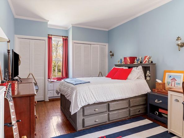 35 S Penataquit Avenue, Bay Shore NY 11706