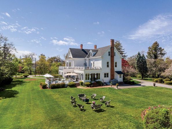 35 S Penataquit Avenue, Bay Shore NY 11706