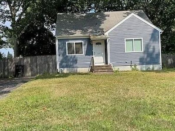 1137 Namdac Avenue, Bay Shore NY 11706