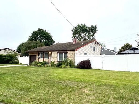 1300 Race Avenue, Medford NY 11763