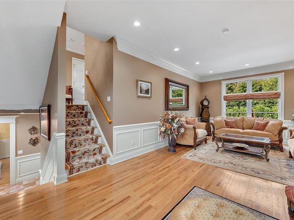 2 Dorchester Drive, Yonkers NY 10710