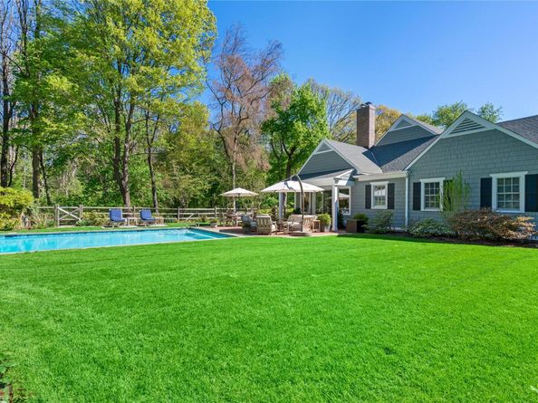 18 Matinecock Farms Road, Glen Cove NY 11542
