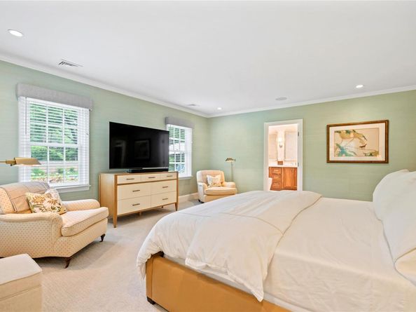 18 Matinecock Farms Road, Glen Cove NY 11542