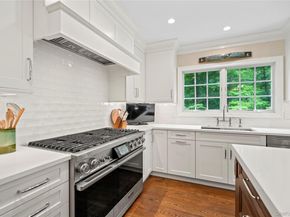 18 Matinecock Farms Road, Glen Cove NY 11542