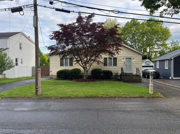 13 Reinhart Court, Melville NY 11747