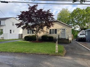 13 Reinhart Court, Melville NY 11747
