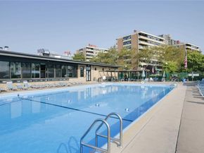 7-25 166 St 2B, Beechhurst NY 11357