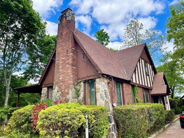 59 Sunset Road, Bay Shore NY 11706