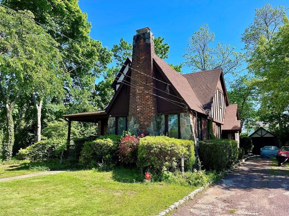 59 Sunset Road, Bay Shore NY 11706