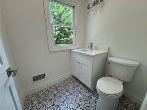 9 First Street, Glenwood Landing NY 11547