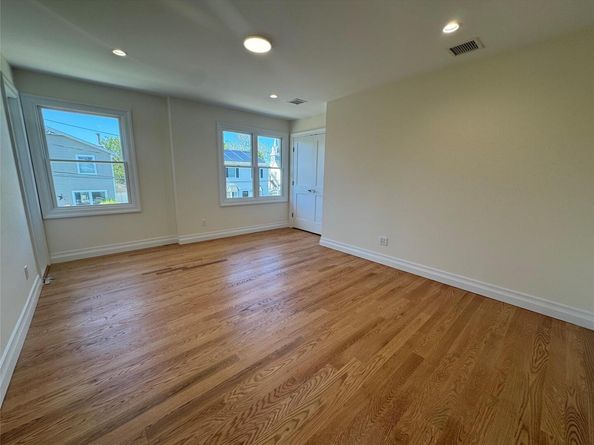 9 First Street, Glenwood Landing NY 11547