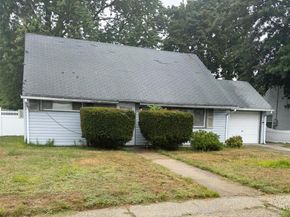 3157 Brixton Lane, Levittown NY 11756