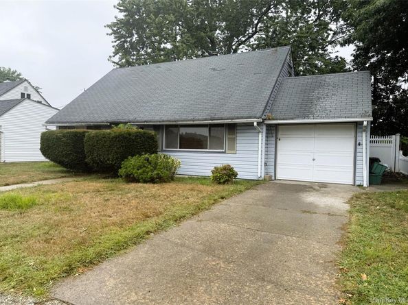 3157 Brixton Lane, Levittown NY 11756