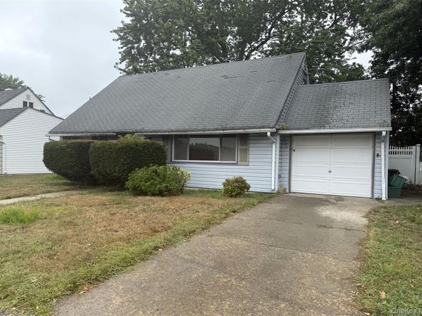 3157 Brixton Lane, Levittown NY 11756