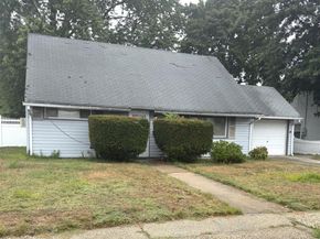 3157 Brixton Lane, Levittown NY 11756