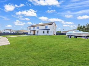 110 Schooner Lane, Copiague NY 11726
