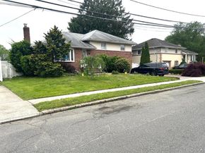 11 Berryhill Lane, Bethpage NY 11714