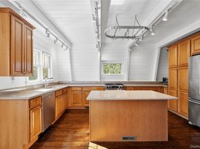 22 Old Trail Road, Water Mill NY 11976