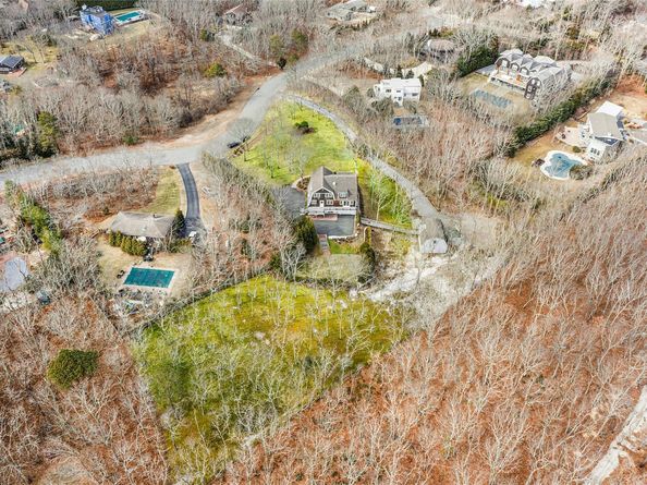 22 Old Trail Road, Water Mill NY 11976