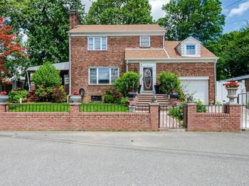 21 AKA 16 Larkspur Lane