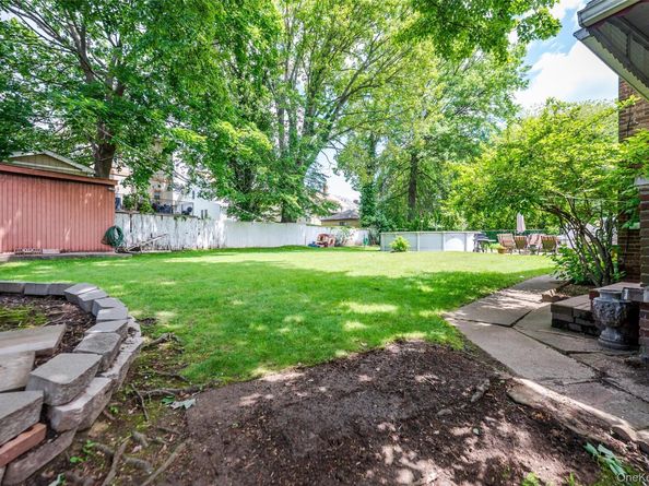 21 AKA 16 Larkspur Lane, Yonkers NY 10704