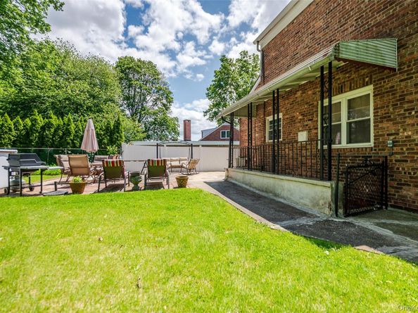 21 AKA 16 Larkspur Lane, Yonkers NY 10704