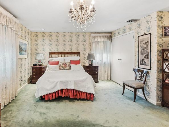 221 Somerset Drive, Hewlett NY 11557
