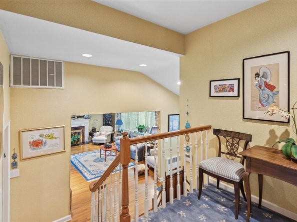221 Somerset Drive, Hewlett NY 11557