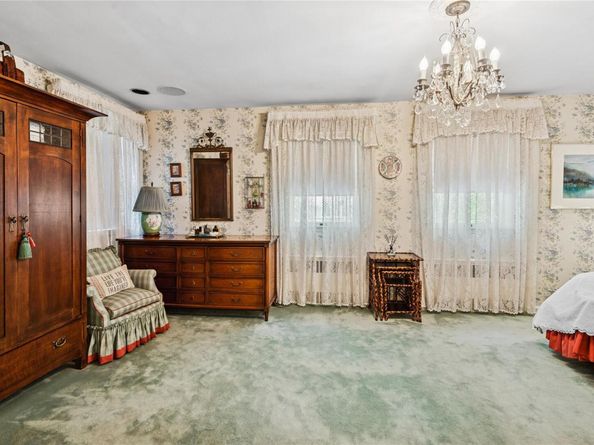 221 Somerset Drive, Hewlett NY 11557