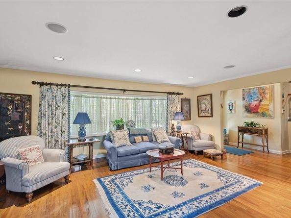 221 Somerset Drive, Hewlett NY 11557