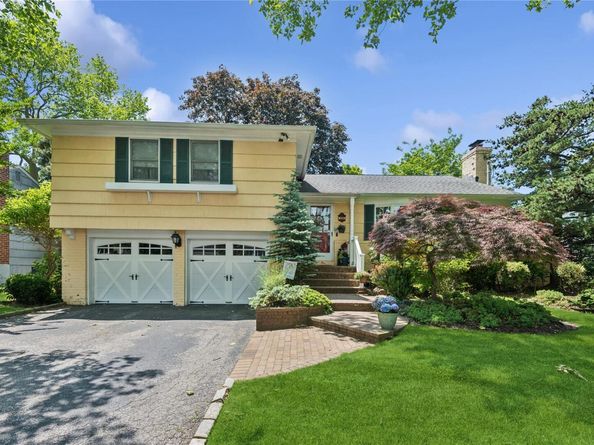 221 Somerset Drive, Hewlett NY 11557