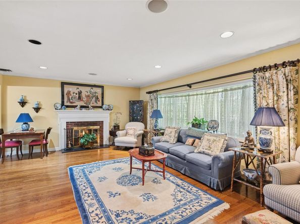 221 Somerset Drive, Hewlett NY 11557