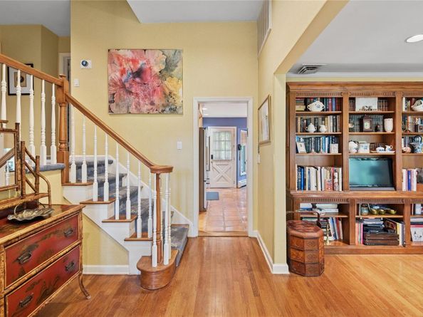 221 Somerset Drive, Hewlett NY 11557