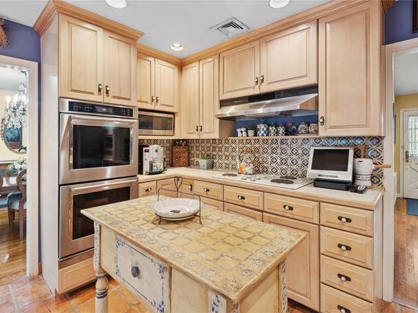 221 Somerset Drive, Hewlett NY 11557
