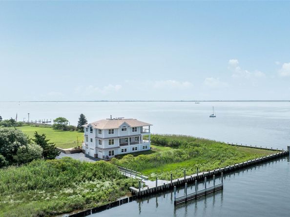 7 Convent Lane, Center Moriches NY 11934