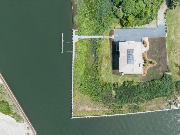 7 Convent Lane, Center Moriches NY 11934
