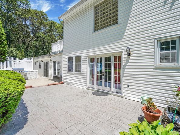 11 Country Squire Court, Dix Hills NY 11746