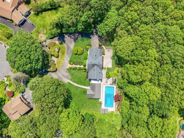 11 Country Squire Court, Dix Hills NY 11746