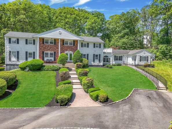 11 Country Squire Court, Dix Hills NY 11746