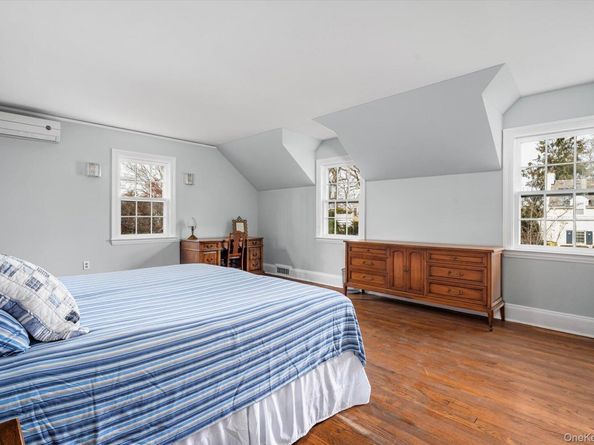 38 Mason Drive, Manhasset NY 11030